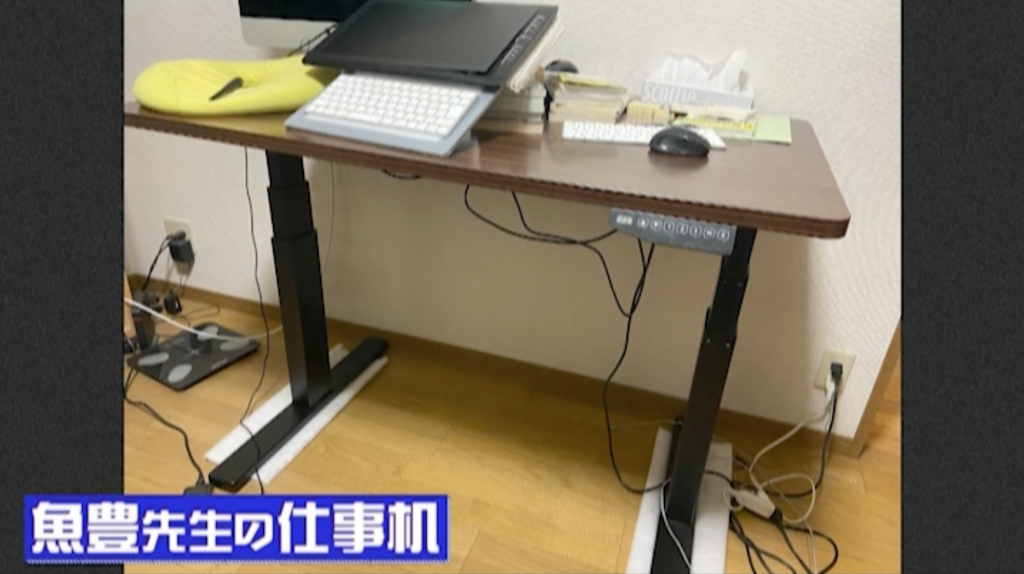 魚豊先生の仕事机