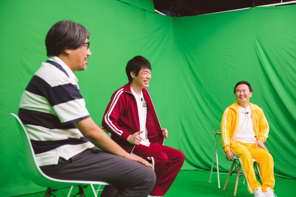スタジオで自身の「おこづかい」について語る麒麟・川島、かまいたち・山内と吉本浩二先生